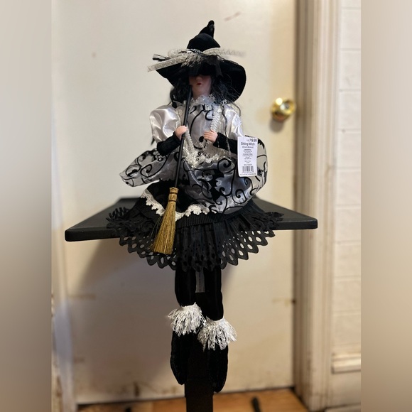 Sitting Witch - Picture 9 of 10